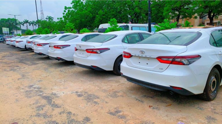 Lagos Speaker,Rt Hon.Obasa Presents Vehicles To Lagos Assembly Senior Staff.