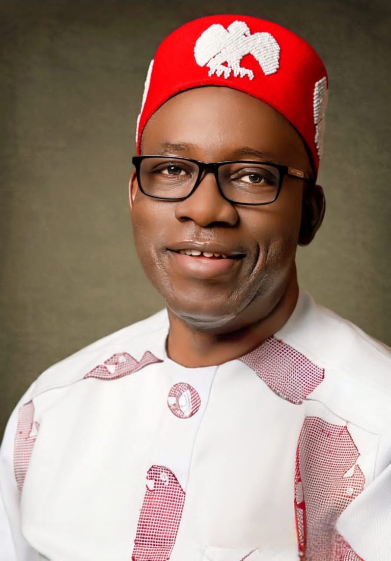 Governor Soludo Consoles Victims Of Midnight Fire ln Nnewi Spare Parts Market.